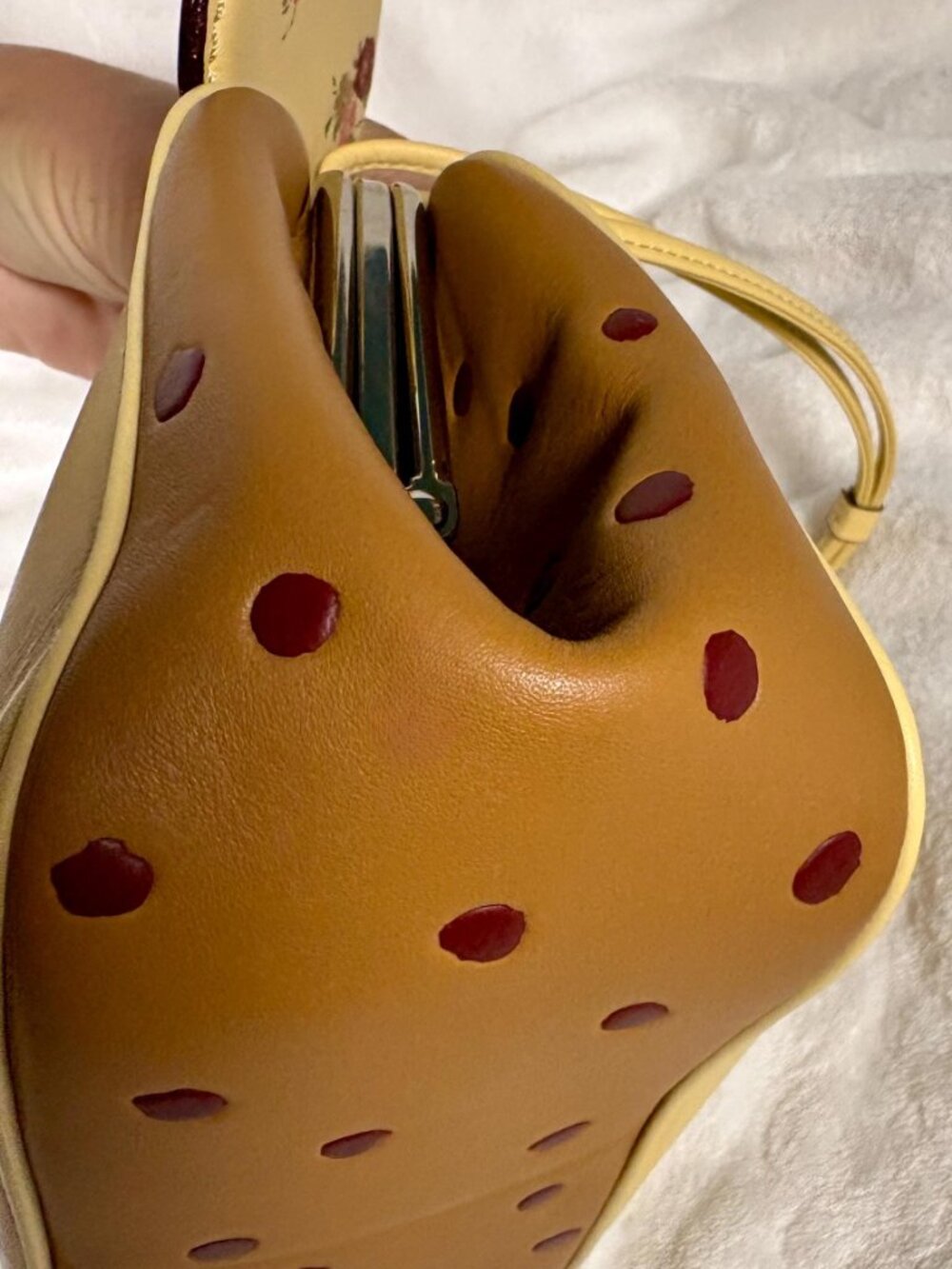 Coach Disney Minnie Mouse Limited Edition Kisslock Bag in Vanilla, Florals/Charm - Picture 7 of 16
